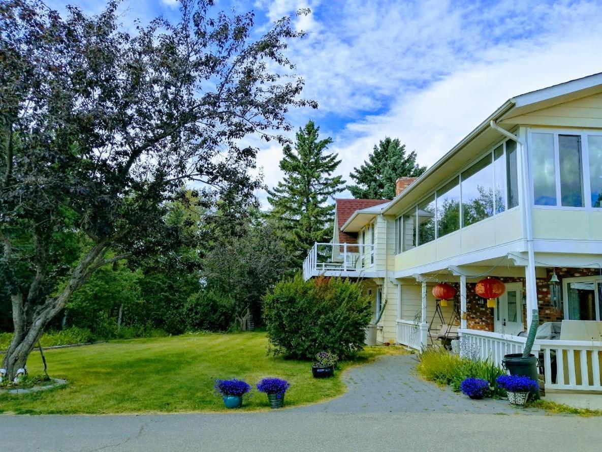 Green Village B&B YYC Exterior foto