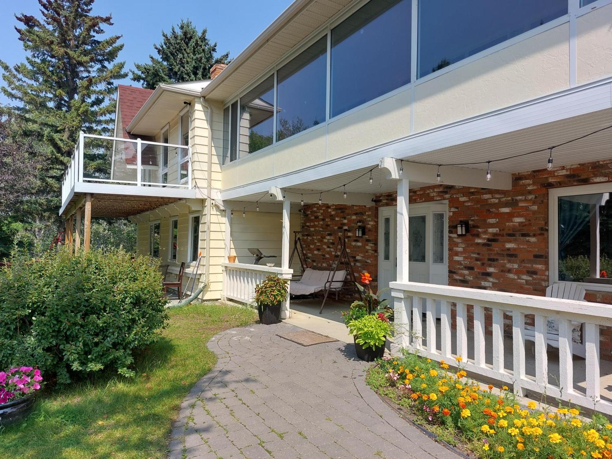 Green Village B&B YYC Exterior foto